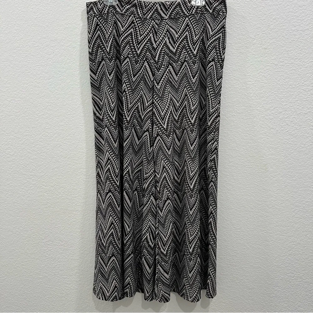 Black, White, Gray, Chevron Pattern Palazzo Pants, Stretch, Flowy, Full Length L